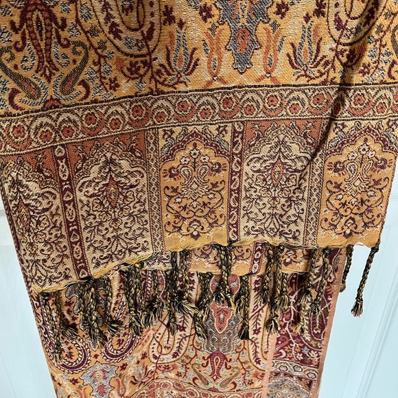 Woven Throw - Picture 5 of 10